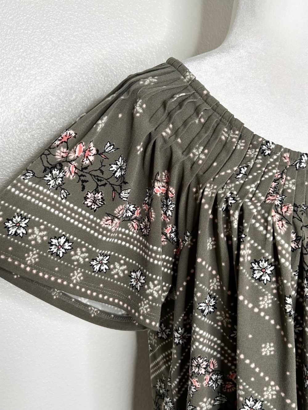 Style & Co Womens Gray Floral Pleated Jersey Top Flutter Sleeve Plus Size 1X EUC - Picture 3 of 10